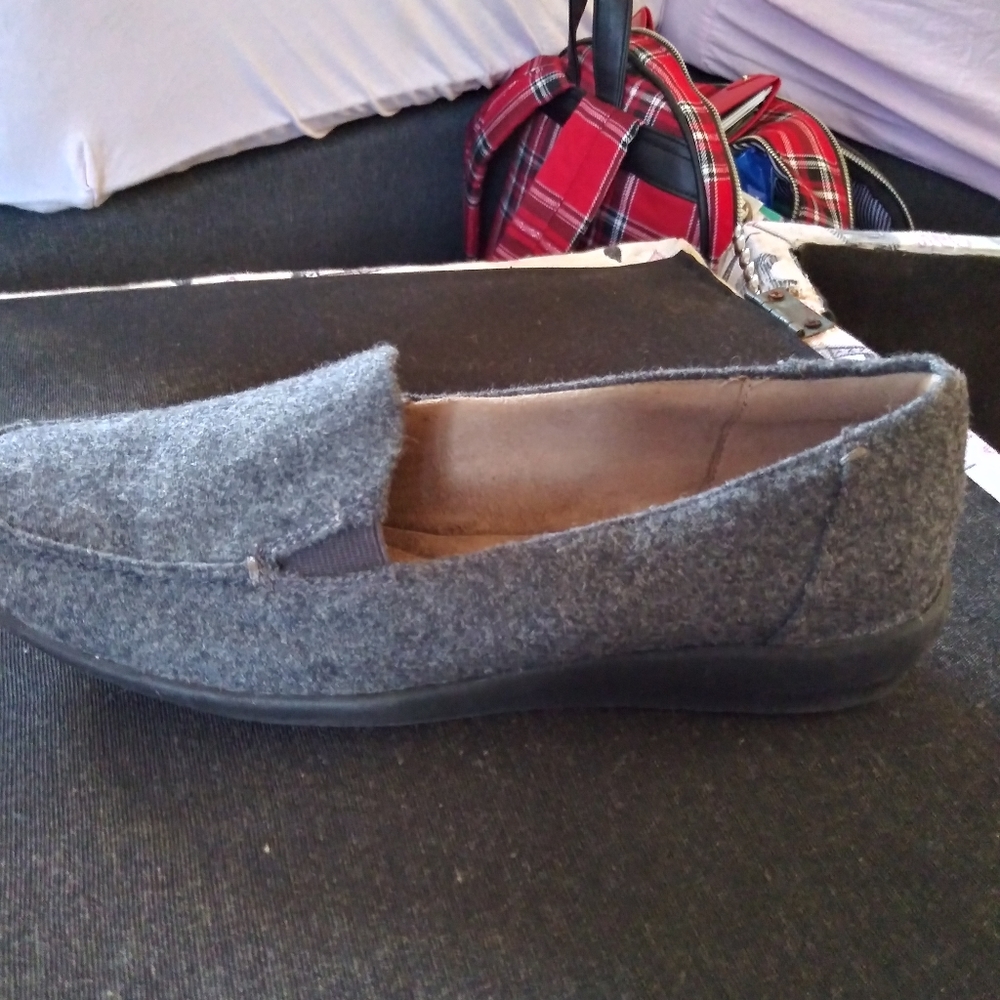 Shoes - Picture 2 of 3